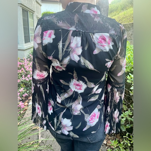 White House Black Market Floral Blouse with Bell Sleeves - Picture 4 of 10